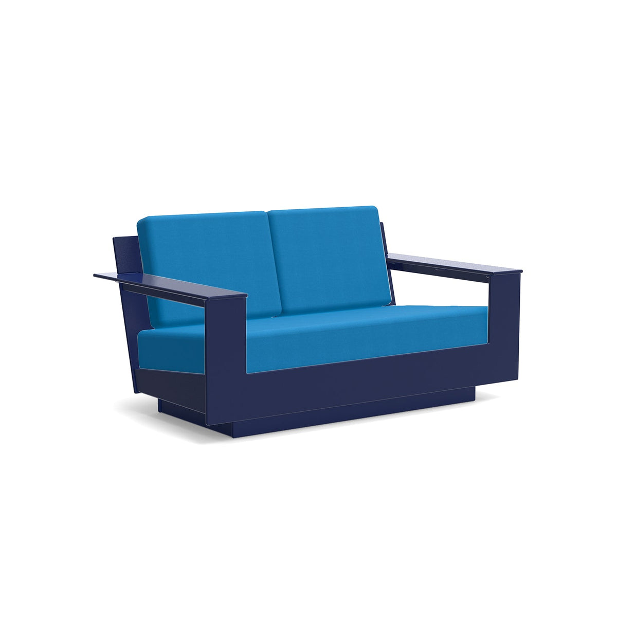 studio shot of nisswa loveseat in navy with regatta blue cushion