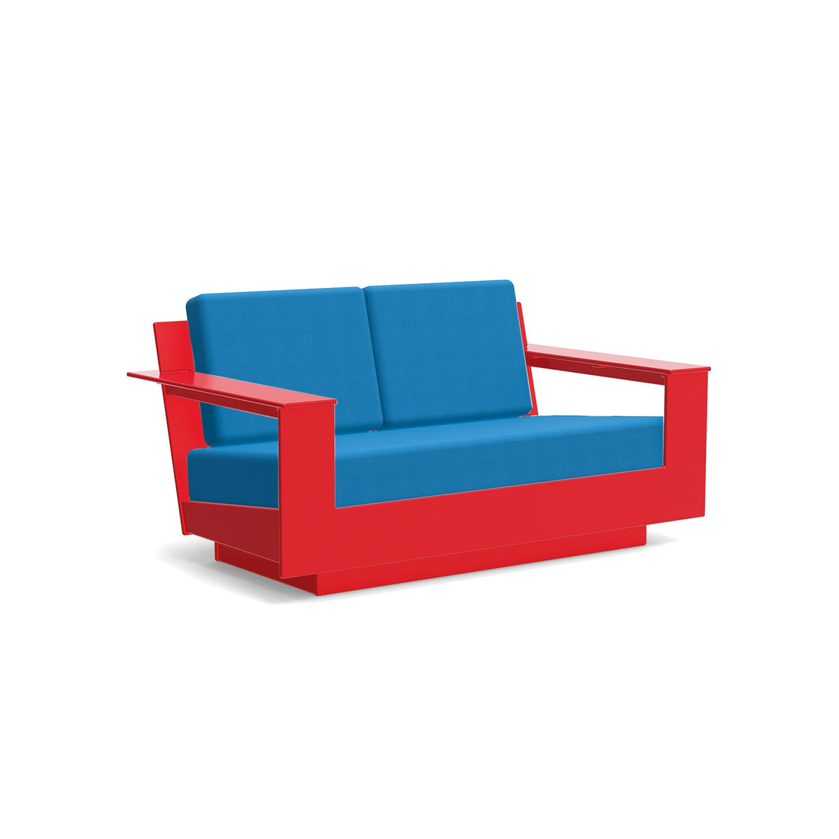 studio shot of nisswa loveseat in apple red with regatta blue cushion